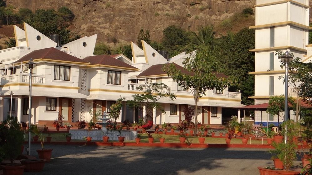 Sereniity Resort Lonavala Exteriör bild