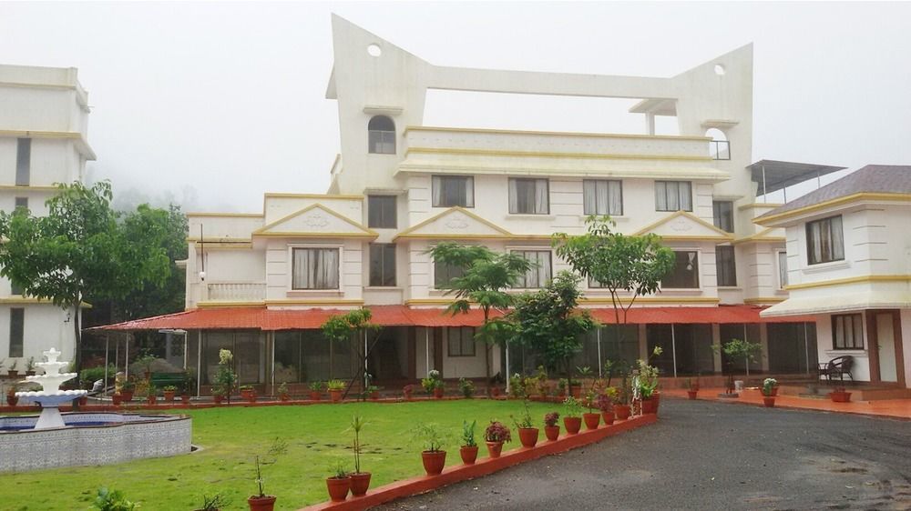 Sereniity Resort Lonavala Exteriör bild